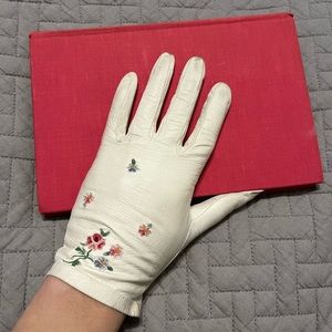 Vintage Short Floral Embroidered Gloves